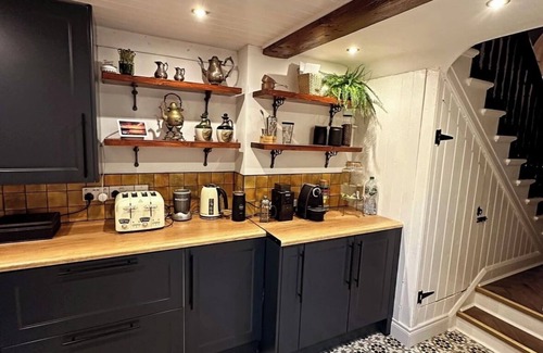 Phibsborough Cabin | Green room - at The Royal Lodge Dublin