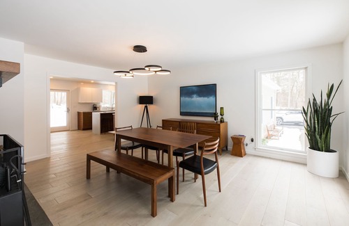 Ulster Park House | Green Sanctuary: Nature Retreat with Family-Friendly Amenities