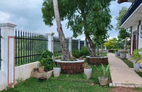 Anuradhapura House | Family-Friendly Green Shield Resort with Pet Amenities