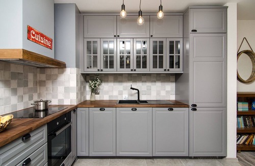 Saints Constantine and Helena Apartment | Green Oasis in the Heart of the City - Akvarel 3 Hotel