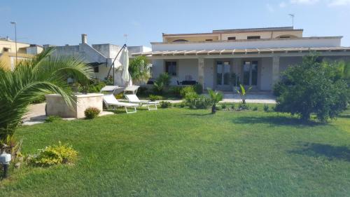 Giurdignano Apartment | Serene Green Space: Family-Friendly Getaway with Top Ratings