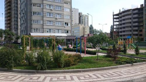 Dniprovs'kyi District Apartment | Green Stone Hotel: Top-Rated Stay with Family-Friendly Amenities