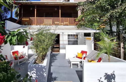 Caye Caulker Apartment | Idyllic Green Studio - Amanda's Place with Pool & Garden