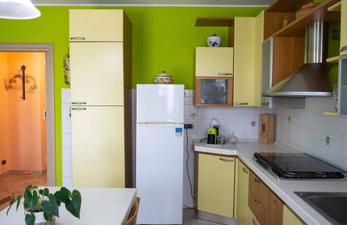 Diano d'Alba Apartment | Serene GREEN SUNNY Hotel with Garden in Nature's Embrace