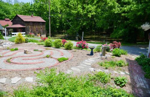 Elsah Bed & Breakfast | Top-Rated Green Tree Inn with Wheelchair Access & Kitchen