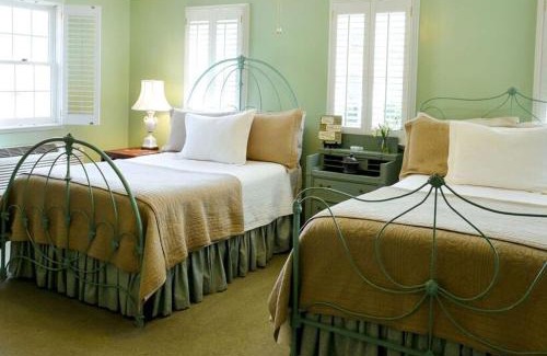 Elsah Bed & Breakfast | Top-Rated Green Tree Inn with Wheelchair Access & Kitchen