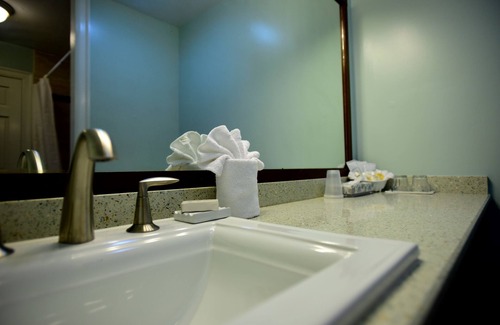 Green Turtle Cay Hotel | Relax at Green Turtle Club Resort & Marina with Ocean Views