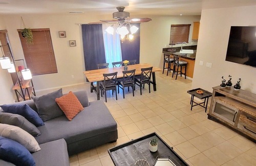 Green Valley House | Family-Friendly Home with Spa, Breakfast & Pet Amenities