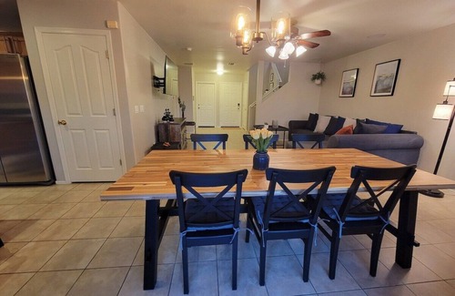 Green Valley House | Family-Friendly Home with Spa, Breakfast & Pet Amenities