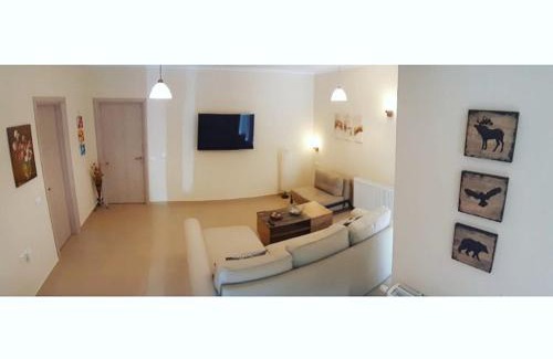 Agios Petros Apartment | Highly Rated Green View Apartment - Ideal for Families