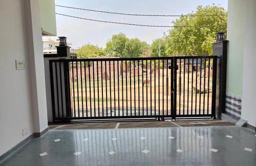 Sarnath Apartment | Pet-Friendly Green View Apartments F2 - Rated 10/10