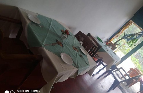 Nuwara Eliya House | Budget-Friendly Stay at Green View Hotel with Breakfast