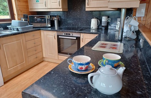 Welton Cabin | Idyllic Green View Lodges: Rated 10/10 with Spa & Breakfast