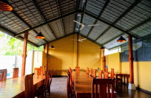 Anuradhapura Hotel | Relax at Green View Resort in Anuradhapura with Pool Access