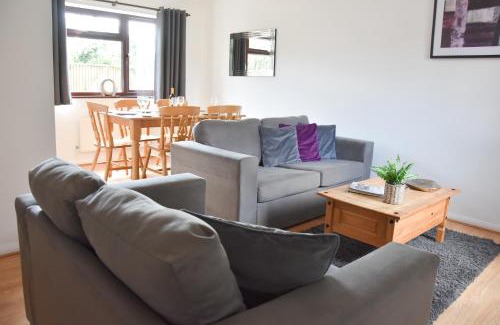 Bowthorpe House | Family-Friendly Greenfield House: A 4-Star Retreat