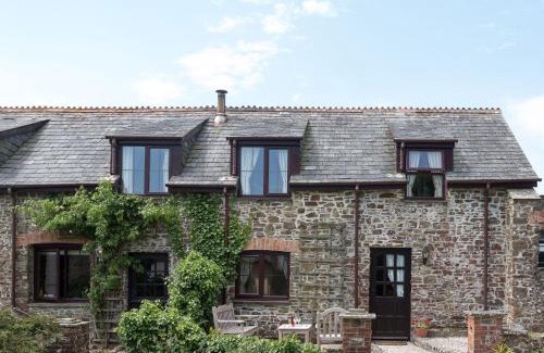 Holsworthy House | Experience Greenfinch: Pet-Friendly 4-Star Hotel, Rated 10/10