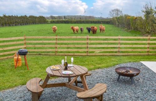 Gilcrux House | Relaxing Greengill Farm Shepherds Hut with Hot Tub & Kids' Play