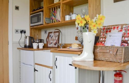 Gilcrux House | Relaxing Greengill Farm Shepherds Hut with Hot Tub & Kids' Play