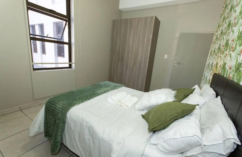 Greater Johannesburg Metropolitan Area Apartment | GreenGrow Apt. with Scenic View & Family-Friendly Amenities