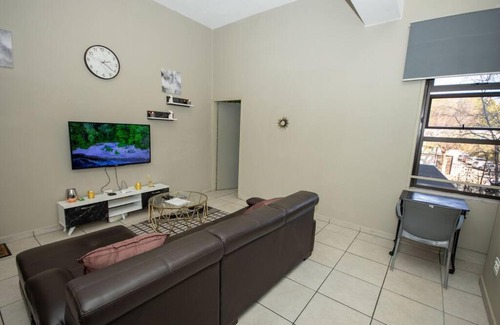 Greater Johannesburg Metropolitan Area Apartment | GreenGrow Apt. with Scenic View & Family-Friendly Amenities