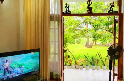 Ilukgoda House | Eco-Friendly Family Retreat with Outdoor Veranda & Dining