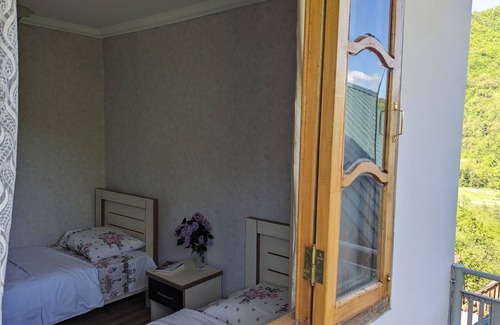 New Boulevard Hotel | Cozy GreenHill Guesthouse in Ubisa with Breakfast Included
