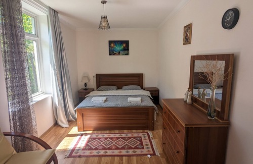 New Boulevard Hotel | Cozy GreenHill Guesthouse in Ubisa with Breakfast Included