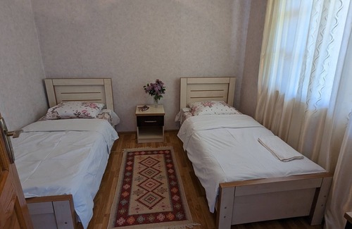 New Boulevard Hotel | Cozy GreenHill Guesthouse in Ubisa with Breakfast Included