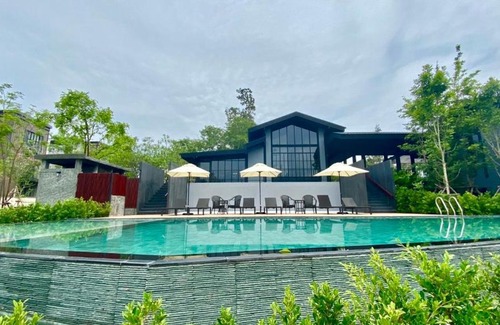 Si Racha Hotel | Seaside Retreat at Greenhills Resort Si Racha with Pool