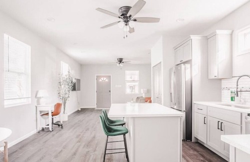 Northside House | Perfect Getaway: Greenhouse Cottage Near Downtown & UC Hospital