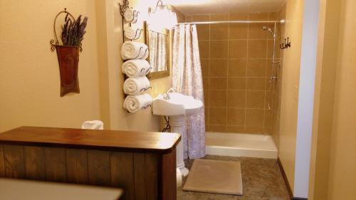 Sequim Bed & Breakfast | Relaxing Greenhouse Inn by the Bay with Spa & Restaurant