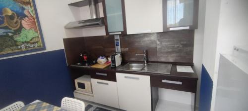 Mascalucia Apartment | Cozy Greenhouse: Pet-Friendly with Breakfast & Family Amenities