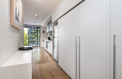Toorak Apartment | Greenleaf in Toorak by Property Mums