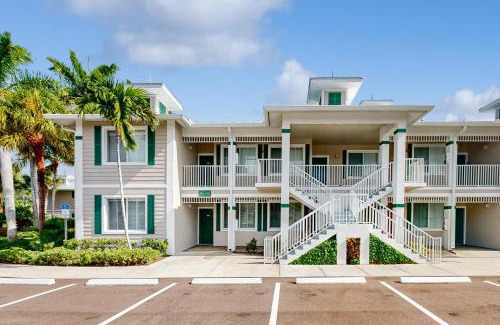 Naples Apartment | Relax at Greenlink Resort: 4-Star Family Getaway Awaits