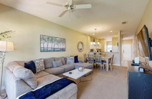 Naples Apartment | Relax at Greenlink Resort: 4-Star Family Getaway Awaits