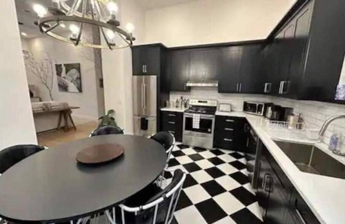 Greensboro Apartment | Revamped Greensboro Garage Apartment with Ocean View & Pool