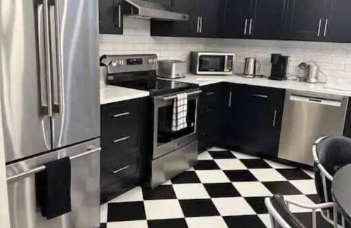 Greensboro Apartment | Revamped Greensboro Garage Apartment with Ocean View & Pool