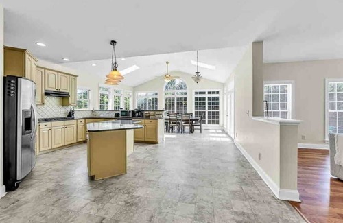Forest Oaks House | Fun-Filled Getaway with Games and Pet-Friendly Amenities