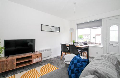 Motherwell House | Pet-Friendly Greenside Getaway with Great Guest Reviews