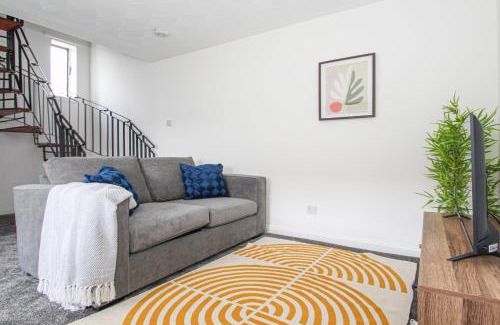 Motherwell House | Pet-Friendly Greenside Getaway with Great Guest Reviews