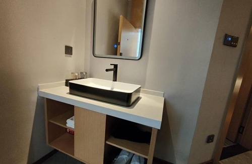 Futian CBD Hotel | Convenient Stay at GreenTree Eastern Hotel Shenzhen Futian
