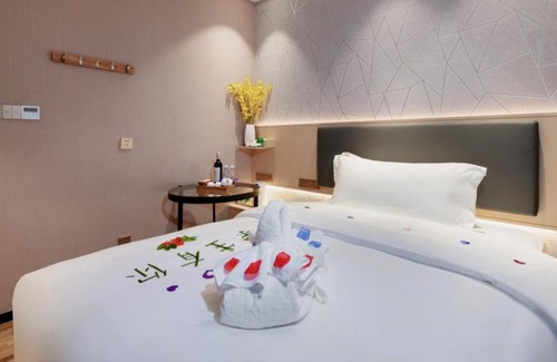 Futian CBD Hotel | Convenient Stay at GreenTree Eastern Hotel Shenzhen Futian