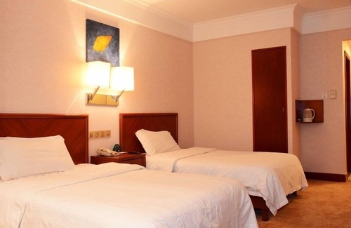 Houjie Hotel | Cozy GreenTree Inn DongGuan: Family-Friendly with Dining Options