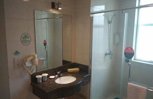 Houjie Hotel | Cozy GreenTree Inn DongGuan: Family-Friendly with Dining Options