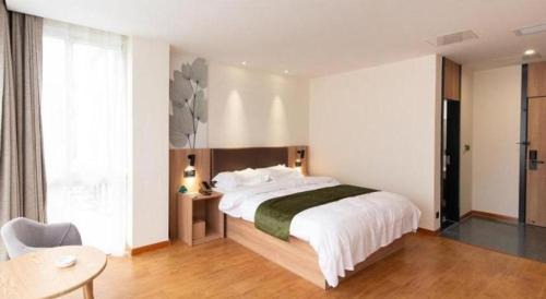 Wuxi Hotel | Convenient Stay at GreenTree Inn Express Wuxi Jiangyin