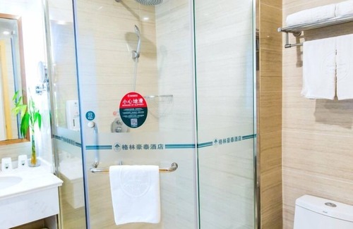 Fuyang Hotel | Budget-Friendly GreenTree Inn with Family Dining Options