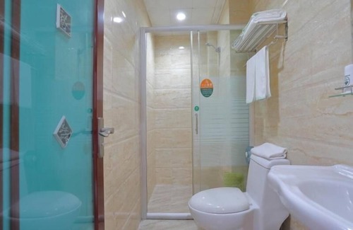 Jinping Qu Hotel | Budget-Friendly Stay at Greentree Inn Shantou with Breakfast