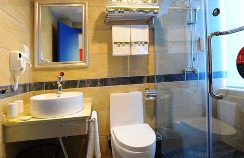 Lizhou Hotel | Convenient Stay at GreenTree Inn Near High Speed Railway