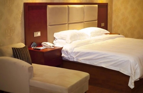 Long Hua Hotel | Budget-Friendly GreenTree Inn in Haikou with Dining Options