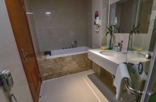 Huanggang Hotel | Budget-Friendly Stay at GreenTree Inn Huanggang Qichun